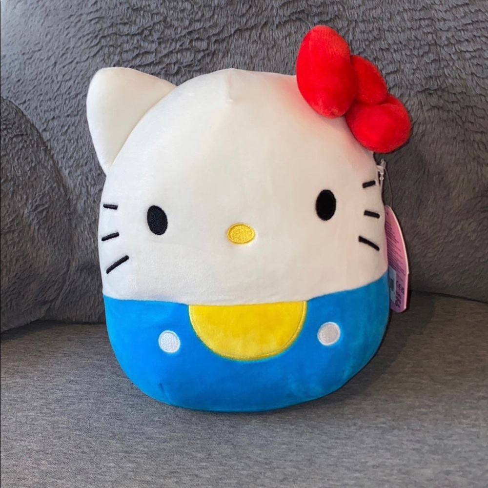 Hello Kitty Squishmallow
